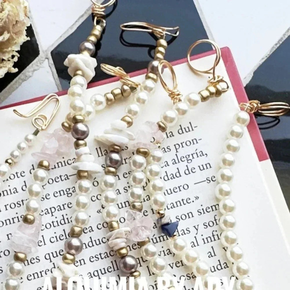 Alquimia Pearl and Gold Necklace - Picture 6 of 8